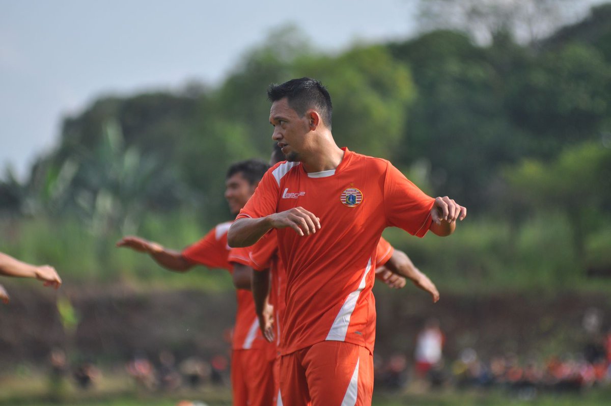 Persija_Jkt's tweet photo. Suasana latihan perdana Persija Jakarta sore ini di Sawangan 

#GuePersija https://t.co/a0i12DK9Zd