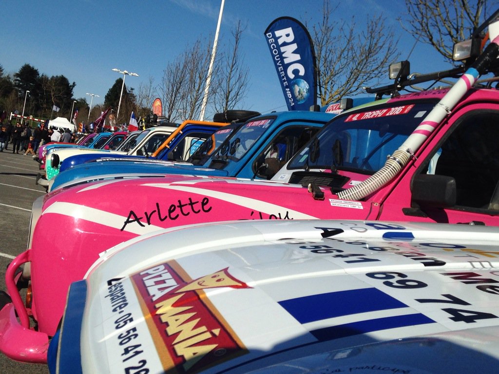 RMCDecouverte's tweet photo. Le village départ @4L_Trophy attend les 2500 aventuriers @Ville2Biarritz avant de prendre la route pour Marrakech ! https://t.co/5vWx2tbrRI