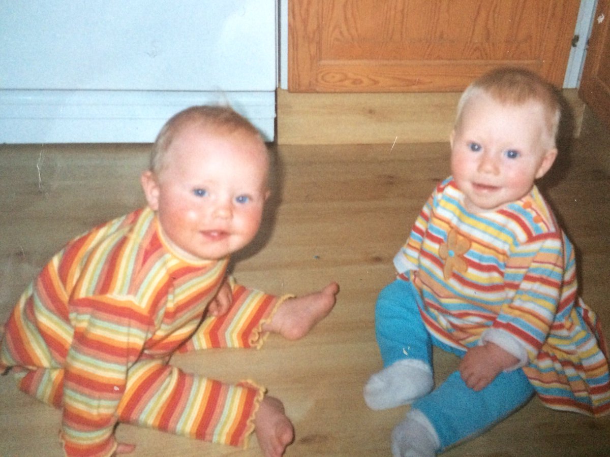 Amelijaen's tweet photo. Tb till tiden innan ögonbryn och hår på huvudet fanns @linnardstrom https://t.co/4vXWXn1eK2