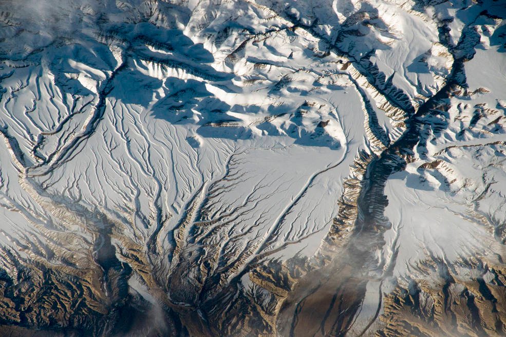 WeLoveEarthTwts's tweet photo. Early spring over the Himalays. Earth currently has the 'worst winter' ever recorded: https://t.co/yeYLegamyU https://t.co/zGSHHD0z8i