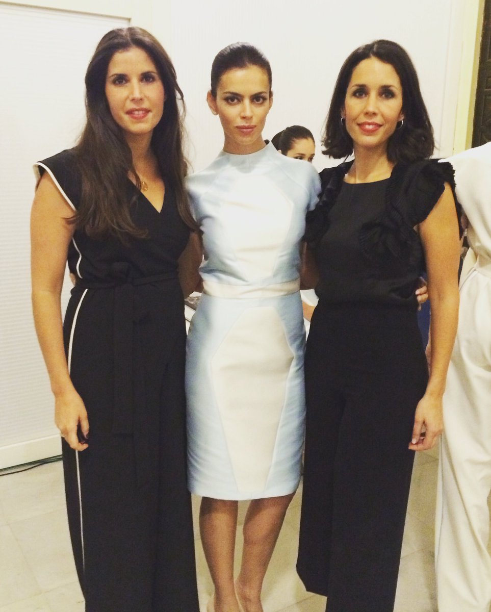 H2O2Aguados's tweet photo. Momentos antes de nuestro desfile con @_MacaMartin_ #hachedosodos https://t.co/wGleLWikos