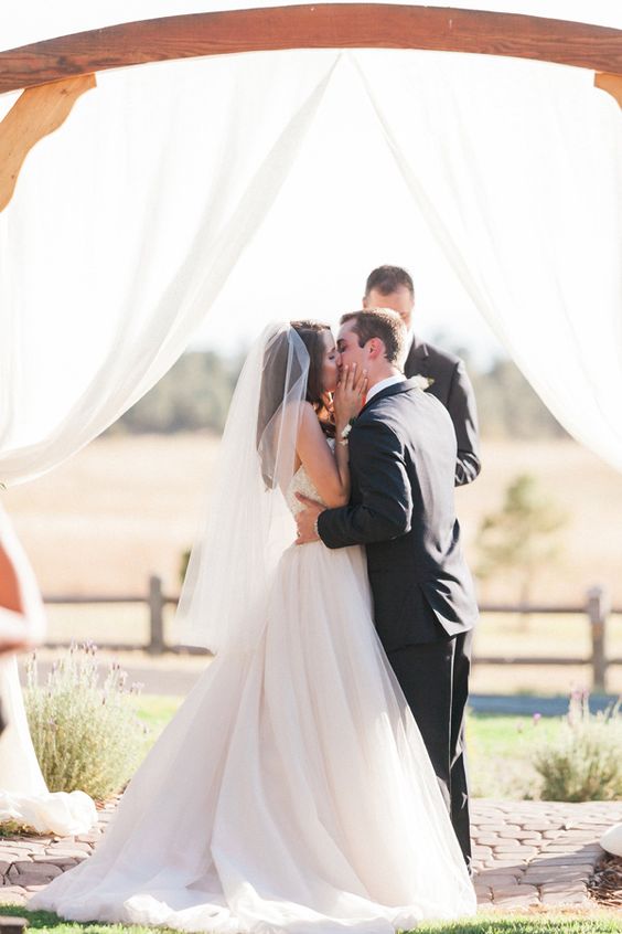 StPatrickBridal's tweet image. #StPatrickBrides: Parker, CO edition! CONGRATS!! Photos: @SLPhotographic via @ruffledblog -- goo.gl/OZcyWh