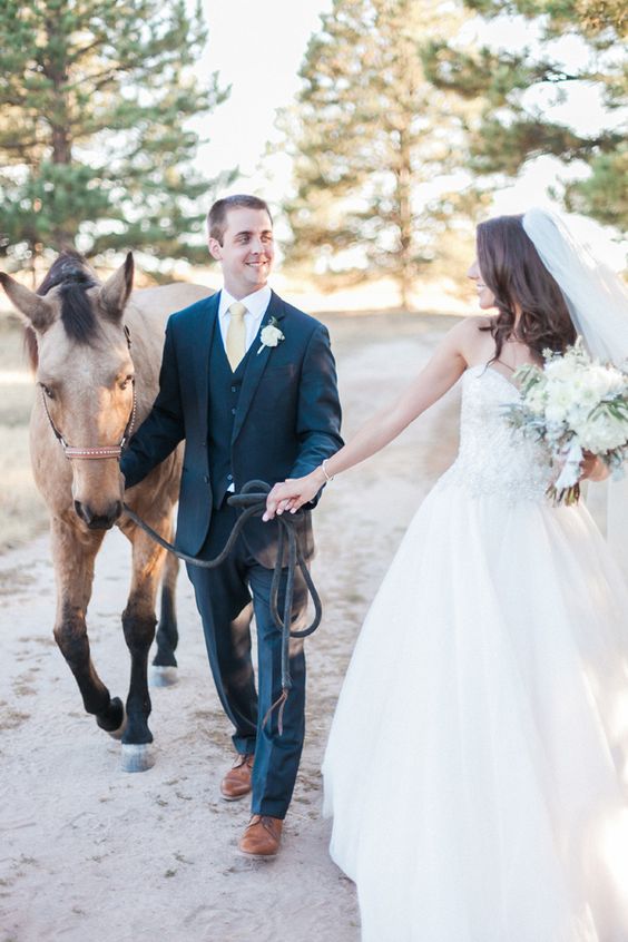 StPatrickBridal's tweet image. #StPatrickBrides: Parker, CO edition! CONGRATS!! Photos: @SLPhotographic via @ruffledblog -- goo.gl/OZcyWh