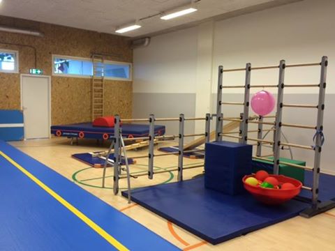 Er staat weer een uitdagend parcours klaar voor onze kleine sporthelden! Elke woensdag lekker gymmen. #ijburg #gym
