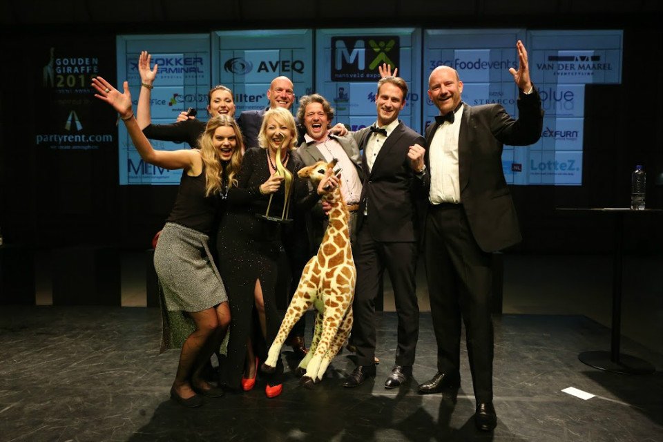 Bedankt voor de felicitatie en feestelijke taart, <a href="/EventlerNL/">Eventler</a>! #GoudenGiraffe