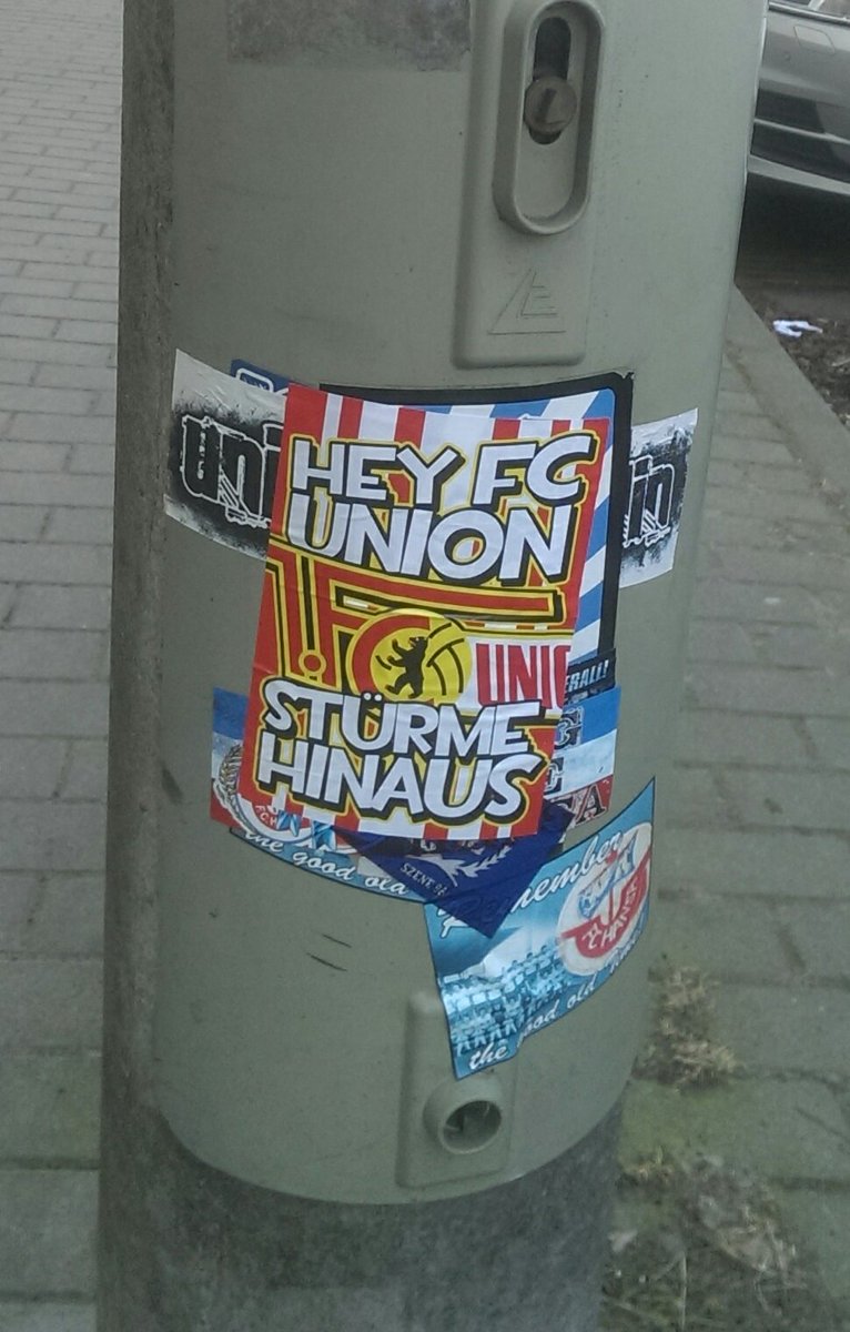 schrippe's tweet photo. Eine wunderschöne, rot-weiße Großoffensive so kurz nach meinem letzten Tweet - wer von euch war das? #stickerkrieg https://t.co/MQovd5Pwly
