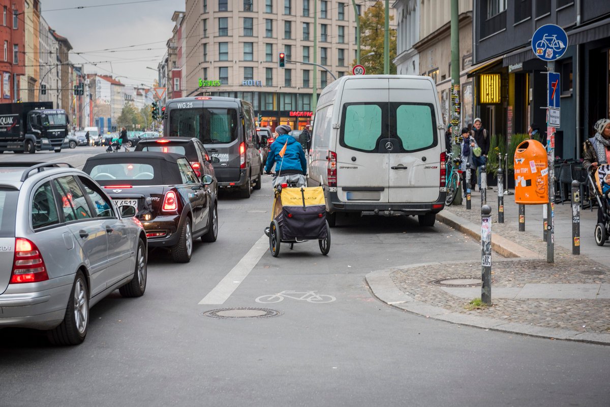 FahrradClub's tweet photo. Geplante #StVO-Novelle: Tempo 30 vor Kitas und Gehwegradeln reicht nicht aus! https://t.co/dntEbOMoaE https://t.co/5MpMk8wS5Y