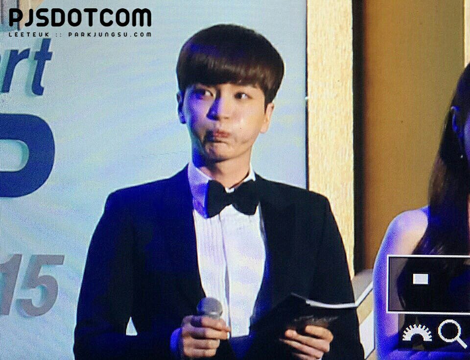 pjsdotcom's tweet image. 160217 가온차트 #이특 ....오빠가 너무 귀여워서.......숨이 쉬어지질 않는다.....(쿨럭)