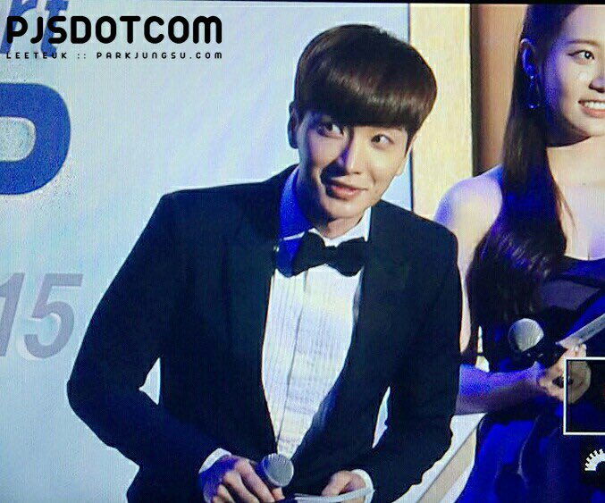 pjsdotcom's tweet image. 160217 가온차트 #이특 ....오빠가 너무 귀여워서.......숨이 쉬어지질 않는다.....(쿨럭)