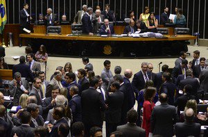 geglobo's tweet photo. Câmara aprova MP que estende prazo para os clubes aderirem ao Profut https://t.co/yTCb0nNWzU https://t.co/dNDylyOgFL