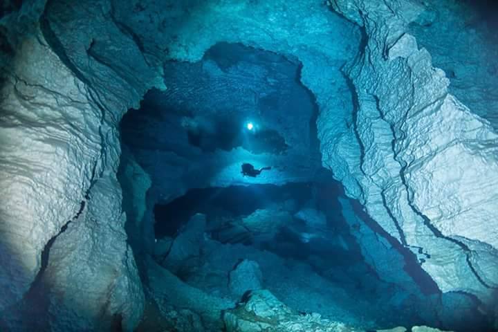 OrdaCave's tweet photo. The exit to the #DryGrot in #OrdaCave is decorated with a majestic grand arc. #cave #cavediving #underwaterphoto https://t.co/Takzi9mRxH