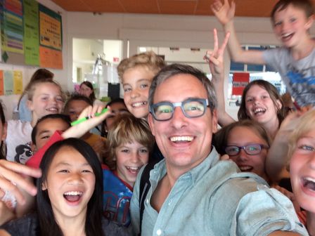 Kindercorrespondent <a href="/TakoRietveld/">Tako Rietveld</a> zet ouders onder contract bij hun kinderen! bit.ly/TakoRi