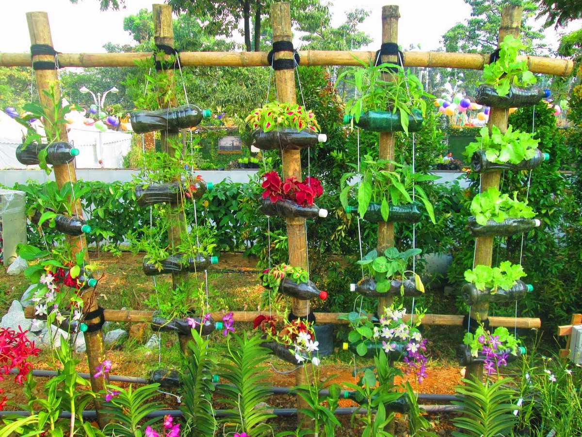VeoliaUK's tweet image. Not got much space but still want to grow your own herbs? Create your own vertical #garden using #plastic bottles!