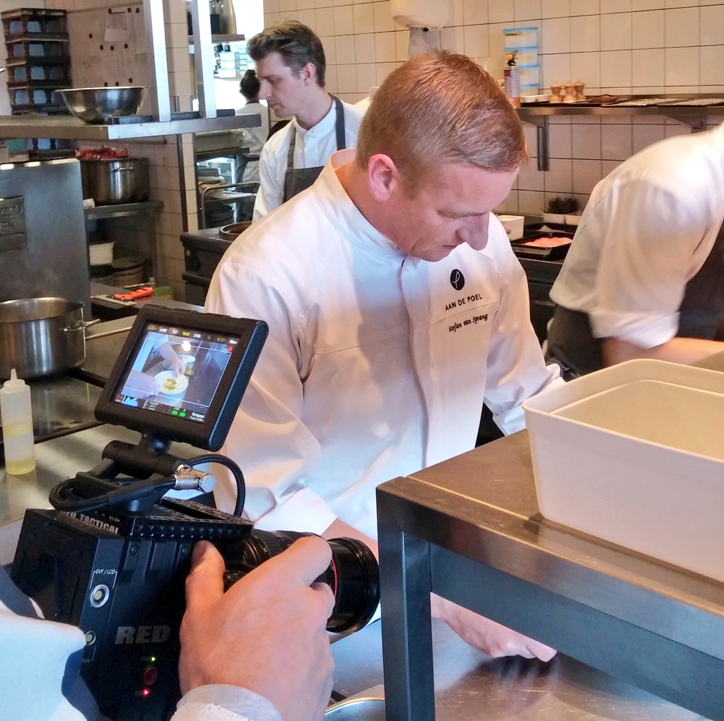 FoodReporter's tweet photo. Take 2! We rollen door @aandepoel voor #24hPressroom wordt mega vet @TjitzevdDam @SchipperFrank ;) https://t.co/elHKsTEWe0