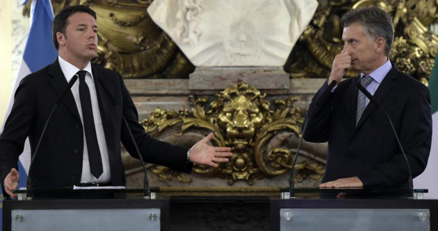 [In Argentina, tra l'altro] Renzi declama una poesia di Borges che però non è di Borges linkiesta.it/it/article/201…