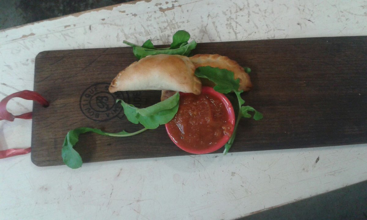 Someone is playing with our empanadas and the result is looking seriously good!
Nom nom nom...
@VAFoodMarket