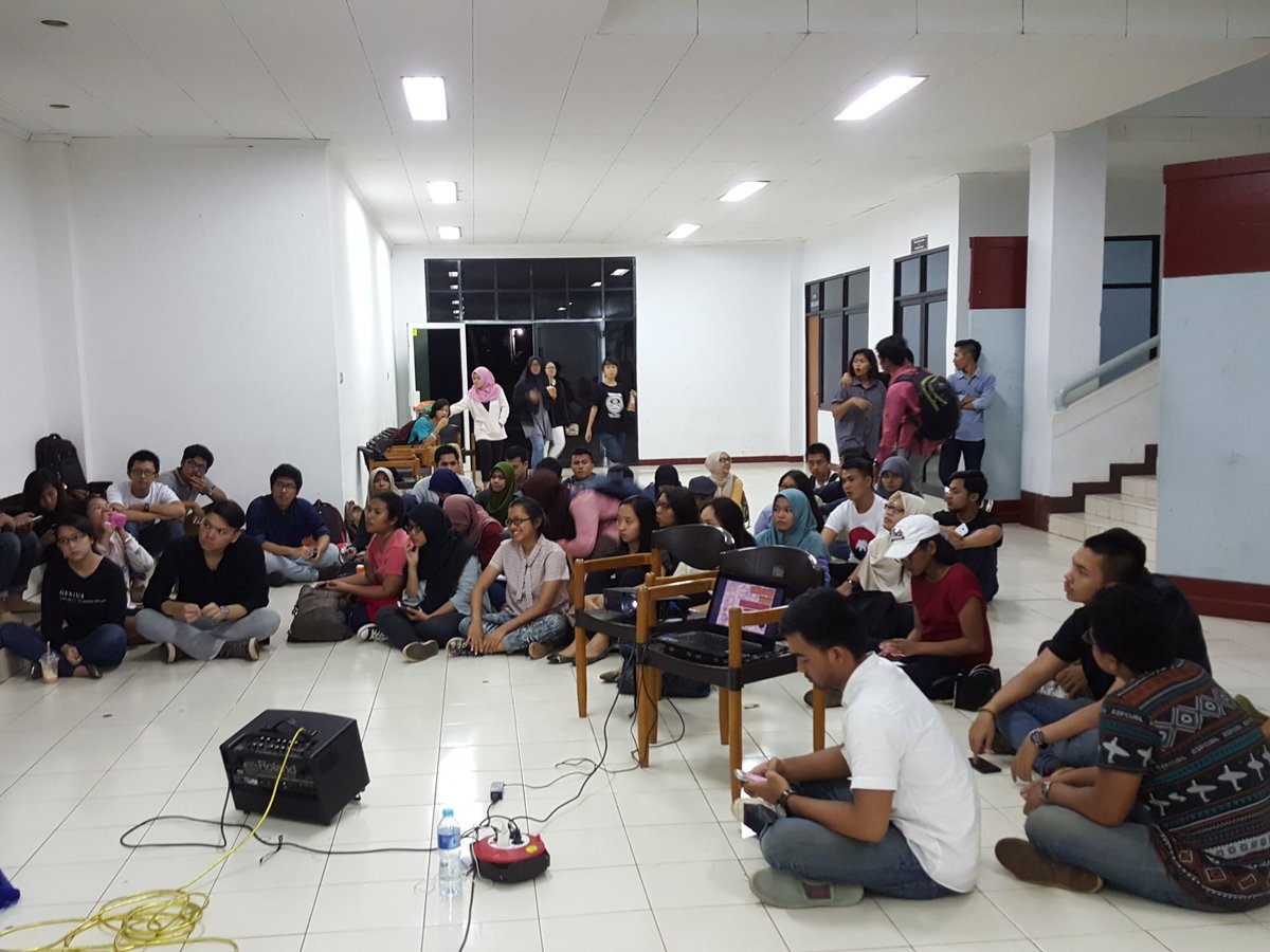 Massa terus berdatangan, merapatkan barisan untuk #AdiliSitok