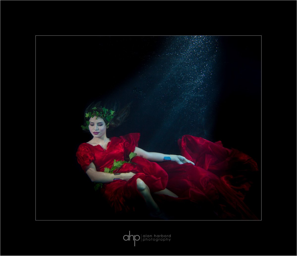 AlanHarbord's tweet photo. Last week's UW fashion shoot. Now looking forward to next week's with @AlcFashion @ALONESTAR1 
#underwater #fashion https://t.co/V84TDCgsU6