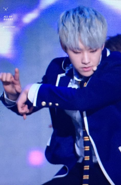 960615net's tweet photo. 160217 가온 #세븐틴 #호시 @pledis_17
ㄴㅐ시간은 10시10분에 멈췃ㄷ어어어... https://t.co/d4X74zjPfa