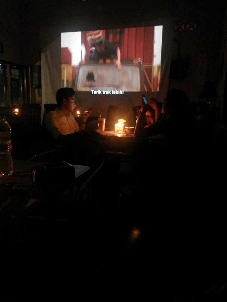 Join <a href="/Pasundan_Coffee/">Pasundan Coffee</a> film kali ini 22 jumpstreet ,,, comedy nite' ..jgn lupa sambil ngopi tanpa sianida pastinya 😂