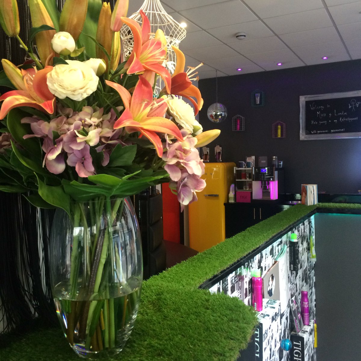 MuseofLondon's tweet photo. We are ready for spring @MuseofLondon 😍 are you? #enoughofthecold https://t.co/KlZ5Aj5MOk