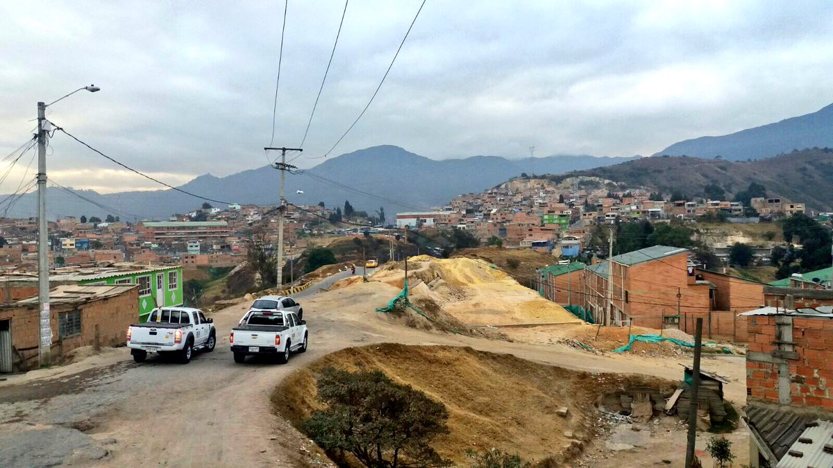 SectorMovilidad's tweet photo. Hoy desde tempranas horas @Bocarejo_JP recorre @UsmeAlcaldia para conocer las necesidades de movilidad en la zona. https://t.co/1BJsAGfXyO