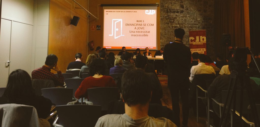 paugv87's tweet photo. A la presentació de #joves2016 del @cjbcn. Perquè les polítiques de joventut també es fan des dels districtes! https://t.co/haU3uGj3JD