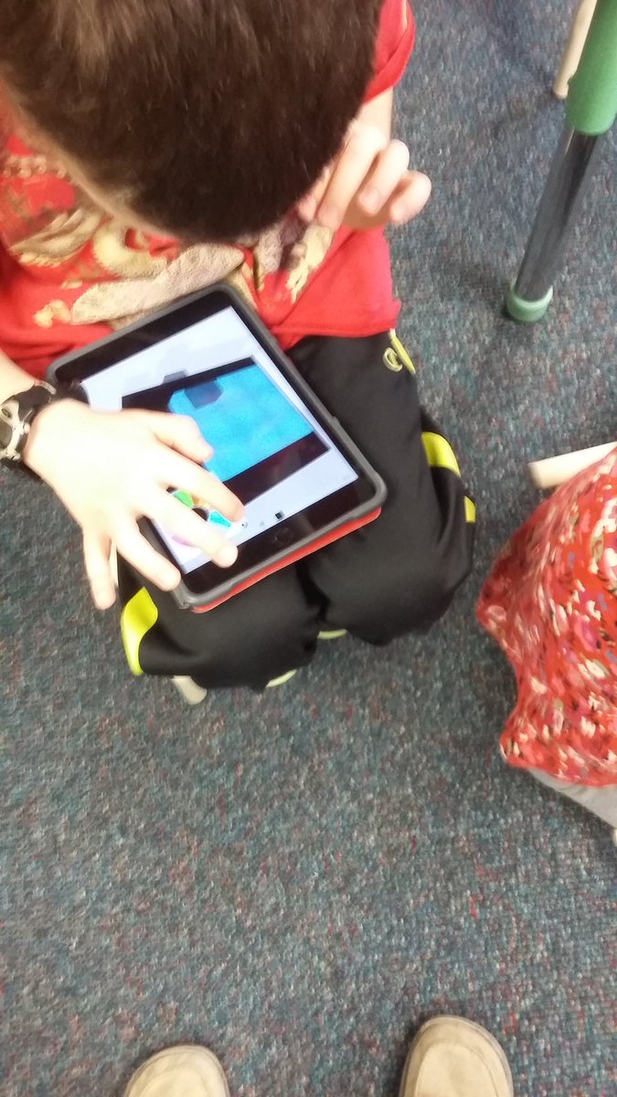 cpmakerspace's tweet photo. 2nd grade Ss learning about nets by making their own using Origami Block Builder! #makered #makerspaces #cpstem https://t.co/R6ZyeZTCM5