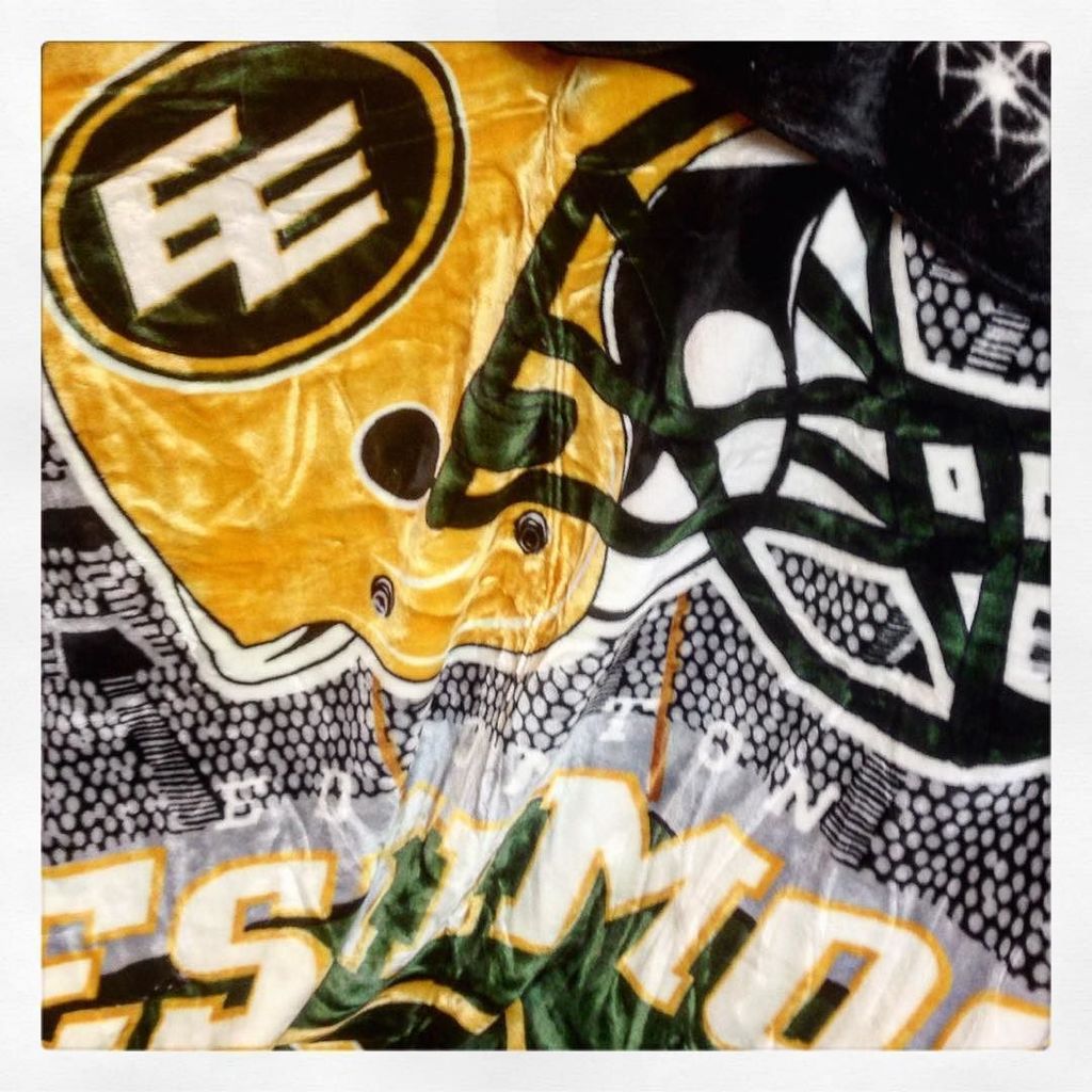 VimyAcademy's tweet photo. Congrats to @mamamarlow11 for winning last week's #vimycontest #eskiesblanket #vimyopenhouse pickup from Mr. O #co https://t.co/xJbWZOOKCV