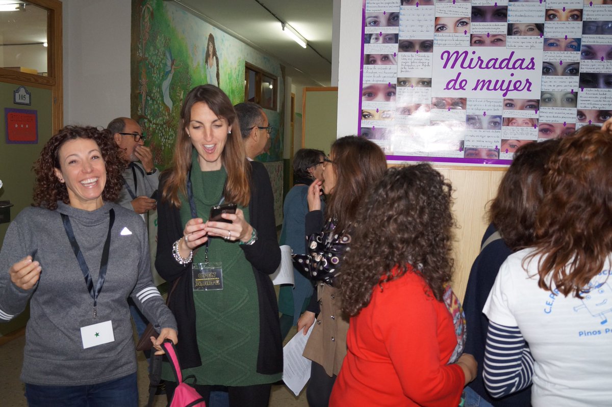 lluisbueno's tweet photo. .:@enedinaeev: RT @MariquillaMlg: Momentazos de equipo! @Nivis30 @conchi_pi @enedinaeev en #OpenAtarfe #gamificaci… https://t.co/EpnCtjZyKr