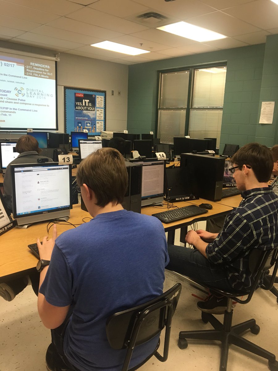 JudyKehr's tweet photo. #ITHHS students celebrating #DLDay by reviewing and responding to @LinkedIn "Pulse" posts. #HooverPride https://t.co/bRmBBOCg62