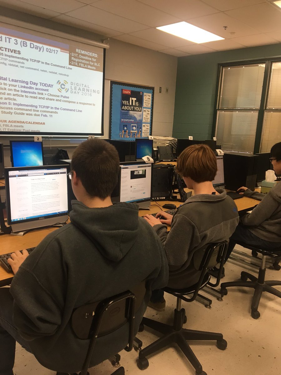 JudyKehr's tweet photo. #ITHHS students celebrating #DLDay by reviewing and responding to @LinkedIn "Pulse" posts. #HooverPride https://t.co/bRmBBOCg62