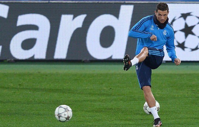 CR7_milgrau's tweet photo. JÁ JÁ TEM CR7 EM CAMPO
ROMA X REAL MADRID 
HORÁRIO -17H45 OU 5H30
TRANSMISSÃO-TNT,BAND E EI MAXX https://t.co/3S86nzwfXm
