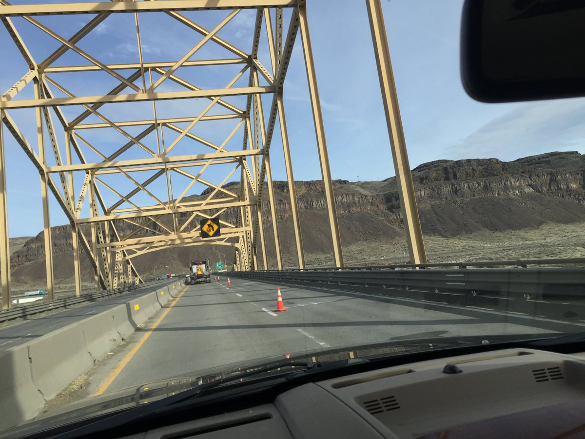 renefabre's tweet photo. Columbia River at Vantage yesterday, headed for #Spokane #mobilecomcamp at #riverparksquare w/ #FirstamSpokane. https://t.co/ciVCLYNMzH