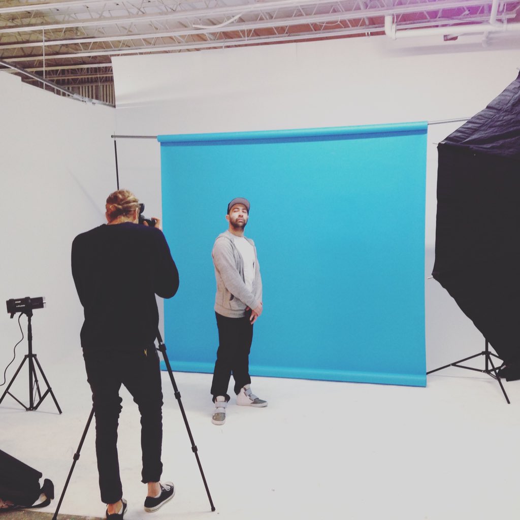 HelloStudios_TO's tweet photo. Setting up for a shoot with @CollectiveElite #hellostudios #behindthescenes #toronto #parkdale https://t.co/3WHNF81UOV