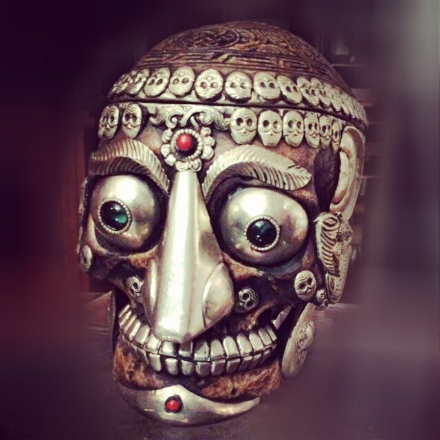 HairRaisingPnUp's tweet photo. Meet Fred! #WeirdVegas #LasVegas #Oddities #Skull #TibetanKapala #OdditiesCouple @Evil_Emvy @VegasWookie https://t.co/P1AYEBu3nu