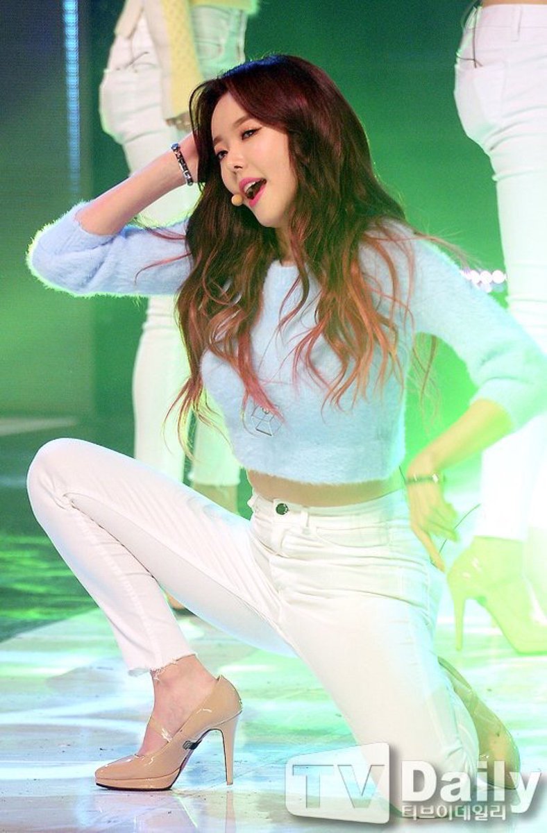 hotkpopx's tweet photo. Serri - Dalshabet https://t.co/8N69O5VQVT