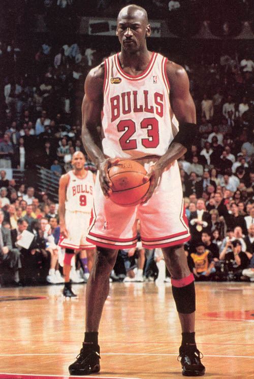MotivacionesF's tweet photo. No es futbolista pero es una leyenda del deporte, hoy es el cumpleaños #53 de Michael Jordan ¡FELICIDADES! https://t.co/idRNgOrpfS