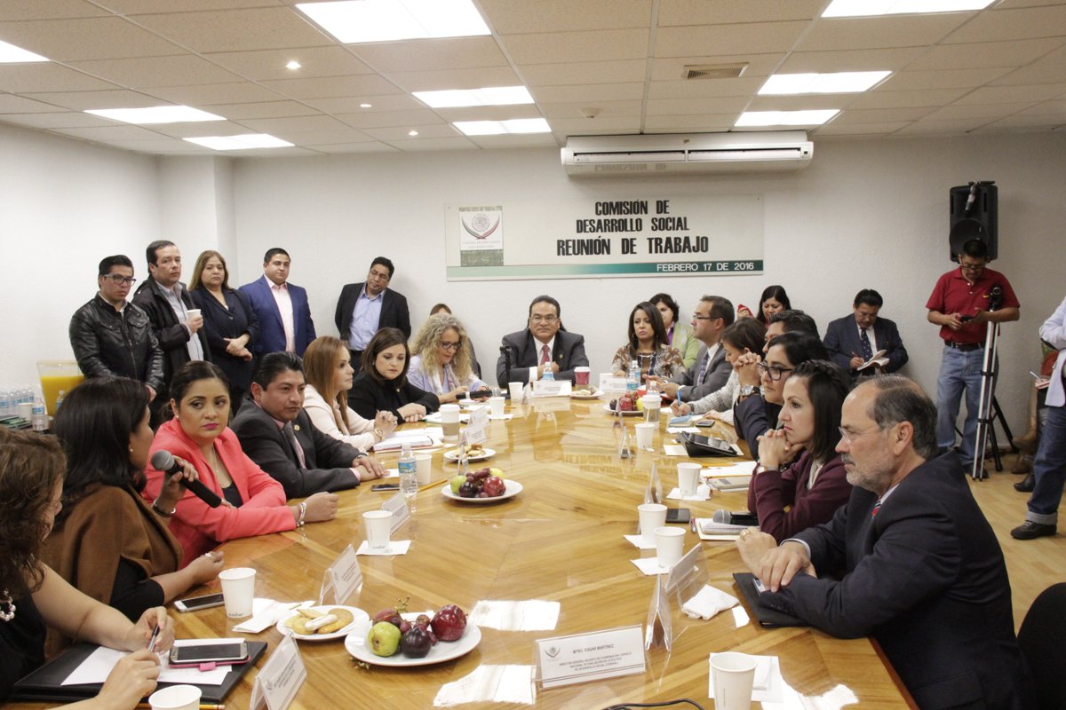 DIPSFED_DGO's tweet photo. La Diputada @AlyGamboa en reunión de trabajo de la Comisión de Desarrollo Social https://t.co/O4Tywfwpao