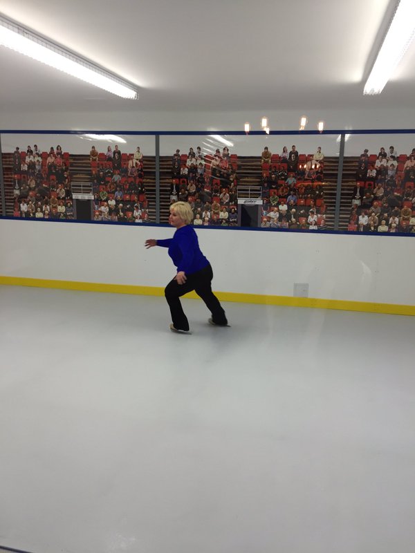 shesconnected's tweet photo. What a treat! #Olympian #ElizabethManley on the skating rink at the #Kleinburg Showhome #SupportPrincessMargaret https://t.co/tMSVRNT6C1
