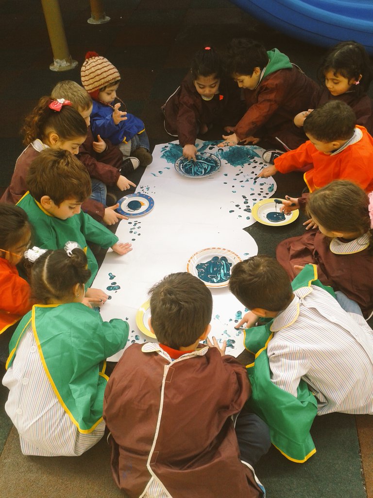 mimikayello's tweet photo. GREEN GRASS #TRUNK #LEAVES #OUR BIG TREE # Done by #KG1 Learners https://t.co/LwRs91QlPz