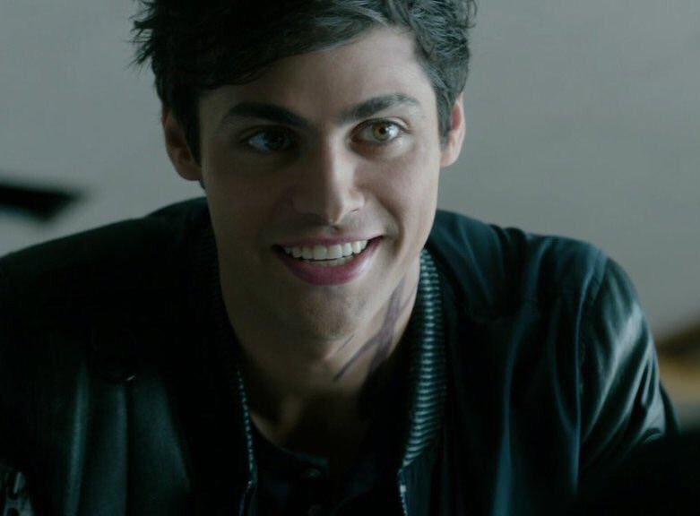 MInstrumentsUK's tweet photo. RT If Alec's smile gives you life #Shadowhunters @MatthewDaddario https://t.co/yJEQL6lRCV