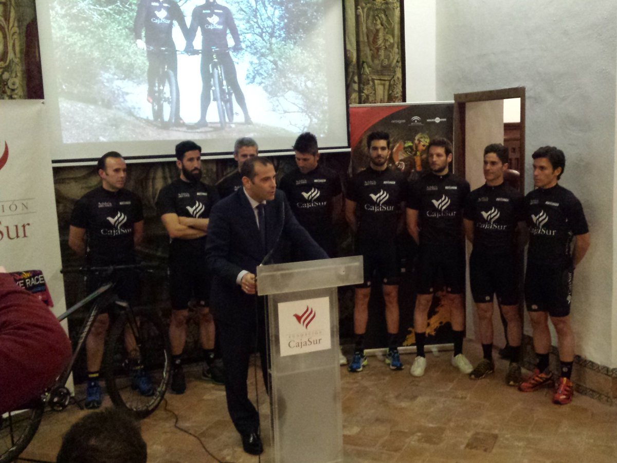 eduSatoe's tweet image. Presentación del equipo cordobés @canalCajaSur para @AndBikeRace dnd parte de ellos son compañeros d equipo #Orgullo