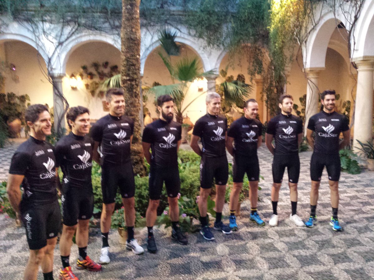 eduSatoe's tweet image. Presentación del equipo cordobés @canalCajaSur para @AndBikeRace dnd parte de ellos son compañeros d equipo #Orgullo