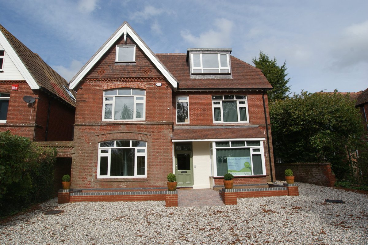 #stylish one bed #apartment in #emsworth £695 pcm with parking. Call now - 01243 374711 <a href="/Chris_Topler/">Chris</a> <a href="/Neal_Ball_AM/">Neal</a>