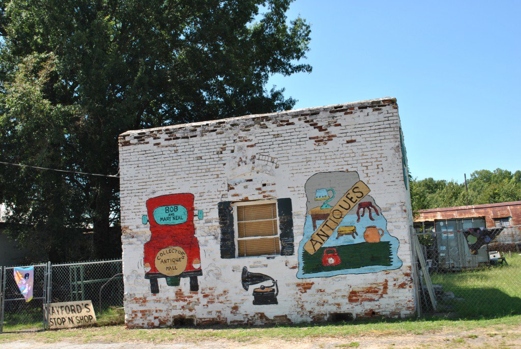 revealsc's tweet photo. Love this #scstore building in Abbeville County! Southern charm can be found in all sorts of places! https://t.co/LjfRJHSBGv