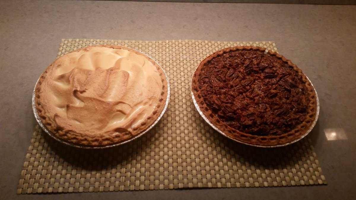Tomiscooking's tweet photo. Who wants the recipes? #dessert #cooking #pecanpie #pastrychef #chefpatissier https://t.co/sXEJJoQmsj