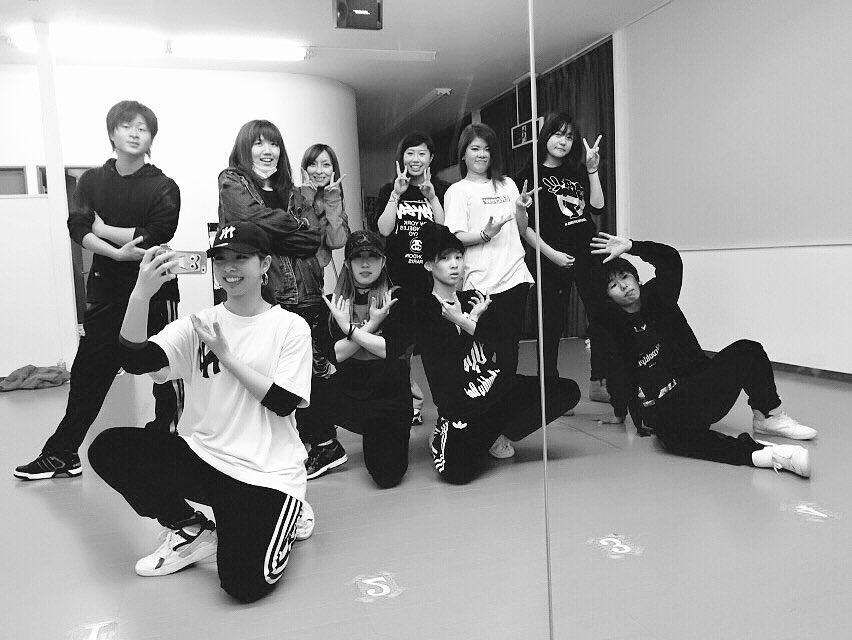 E_Rcrew's tweet photo. 練習なう〜😎😎😎😎😎😎😎😎😎
メンバー入れ替わり第3弾
Jimon,saly,mii,Kaho,Miyou,Honoka
Serina,mamina,poke,kurach
今回も熱いです🤑🍕
ぜひみなさん3/13お越しください❣ https://t.co/G6Xf8vc1Y8