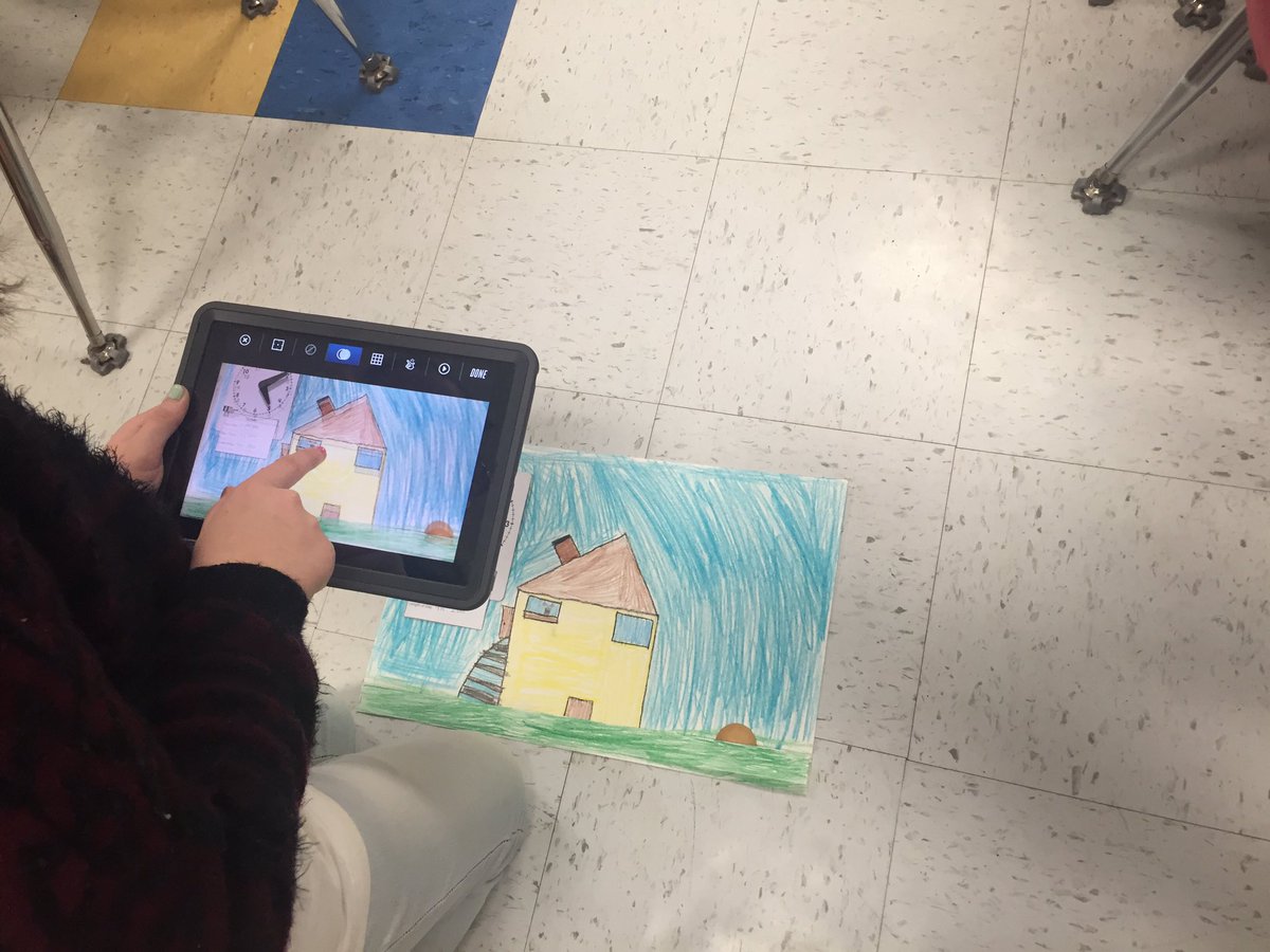 KCSlearning2020's tweet image. Pinch Elem 3rd grade students using Lego movie maker to demonstrate sunrise/sunset! #DLDay
