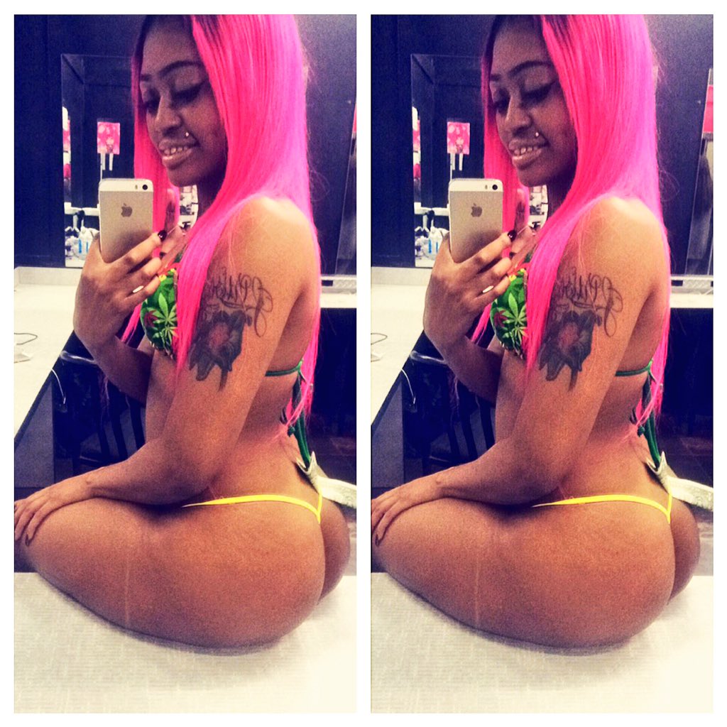 LadyStakx's tweet photo. #teamwolfstamp add me sisters 😘😘😘👌🏾 https://t.co/eOGv9qW6DM